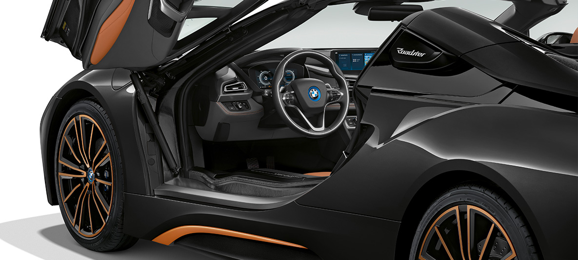 Ylöspäin avautuvat ovet, BMW i8 Roadster Ultimate Sophisto Edition Ylöspäin avautuvat ovet auki, BMW i8 Roadster Ultimate Sophisto Edition, Sophisto Grey