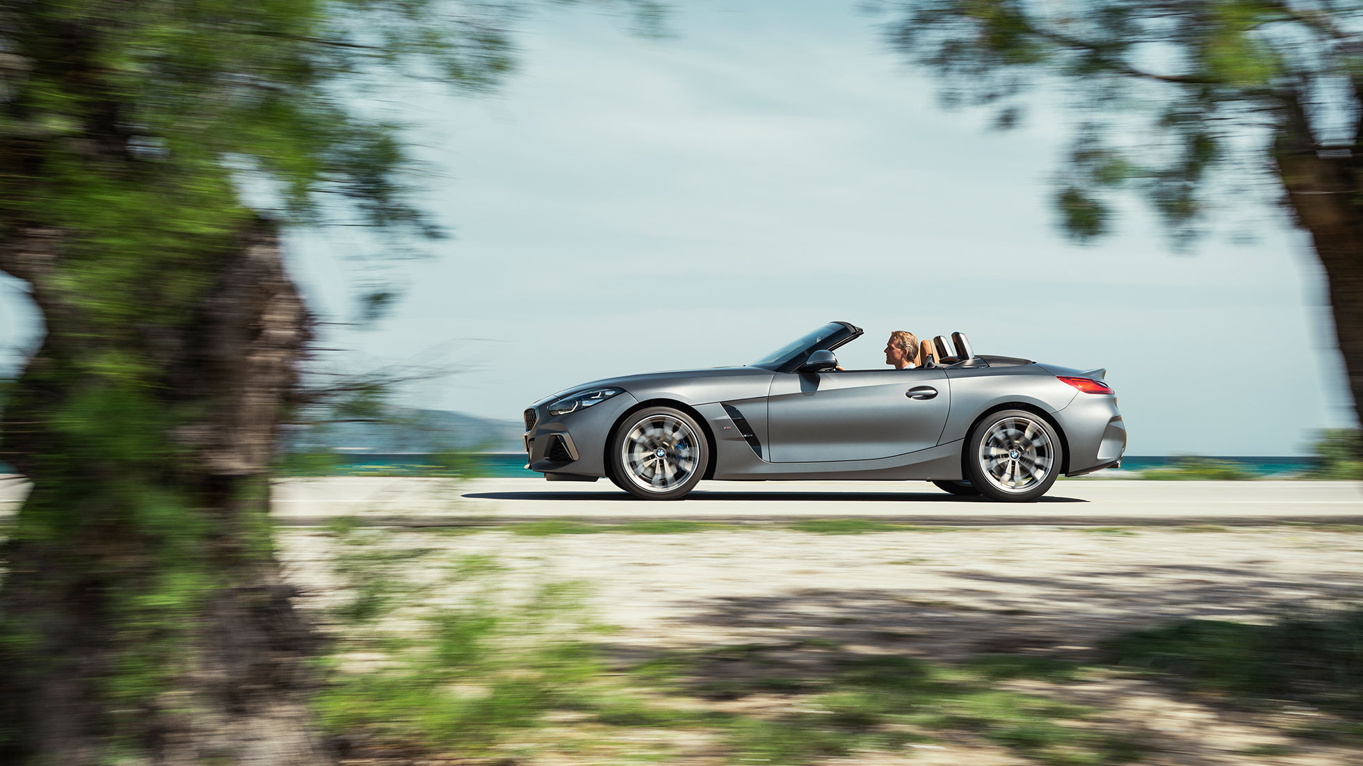 Ulkopuoli, BMW Z4 M40i G29 BMW Z4 Roadster M40i G29 2019 Cabrio BMW Individual -metalliväri Frozen Grey, sivunäkymä