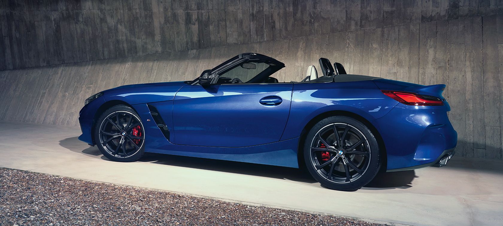 BMW Z4 M40i G29 2022 Portimao Blue, ulkopuoli