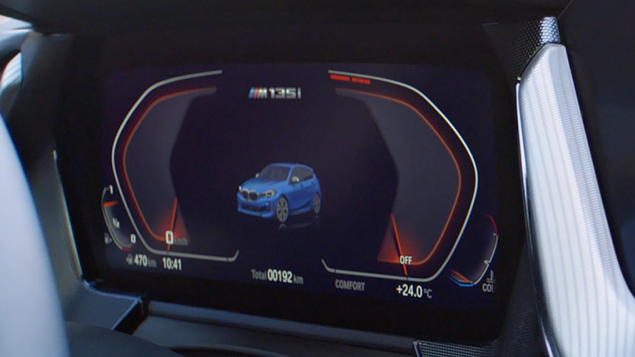 BMW M135i xDrive (F40), metallivärillä M Misano Blue, videolla The BMW M135i xDrive (F40), metallivärillä M Misano Blue, videolla