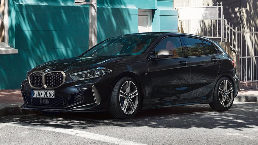 BMW M135i xDrive (F40), metalliväri Black Sapphire, Tekniset tiedot BMW M135i xDrive (F40), metalliväri Black Sapphire, Tekniset tiedot
