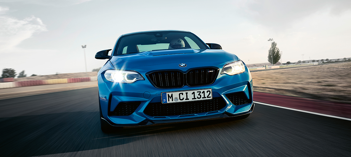 Muotoilu BMW M2 CS Muotoilu BMW M2 CS F87, metalliväri Misano Blue, näkymä keulasta