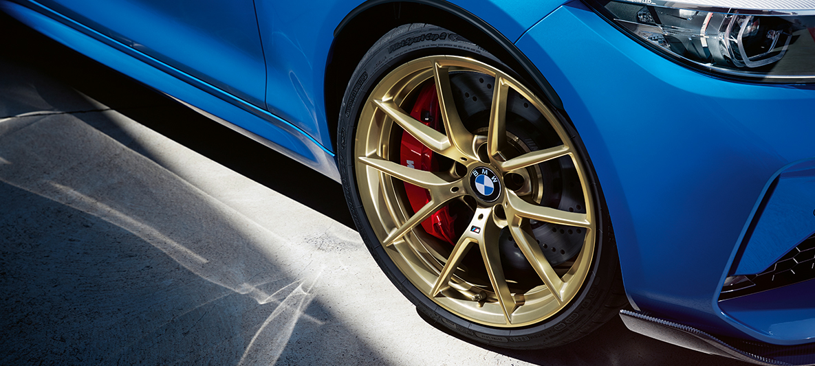19" M-kevytmetallivanteet V-spoke 763 M mattakulta, BMW M2 CS 19" M-kevytmetallivanteet V-spoke 763 M mattakulta, BMW M2 CS F87, metalliväri Misano Blue, lähikuva