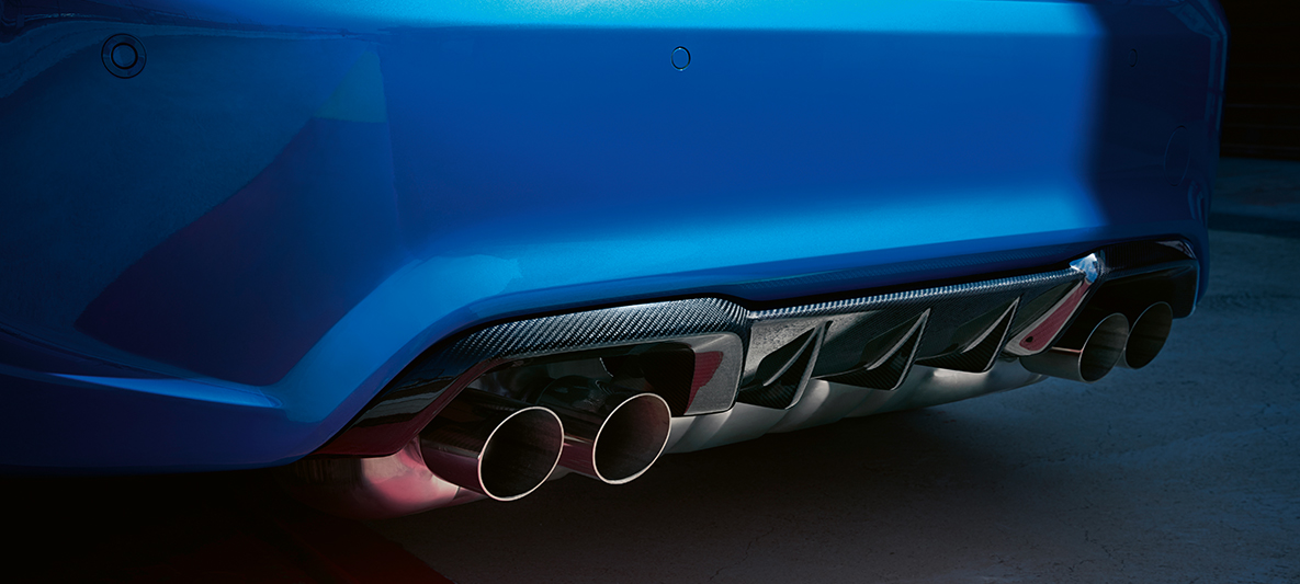 Takadiffuusori BMW M2 CS Takadiffuusori BMW M2 CS F87, metalliväri Misano Blue, lähikuva