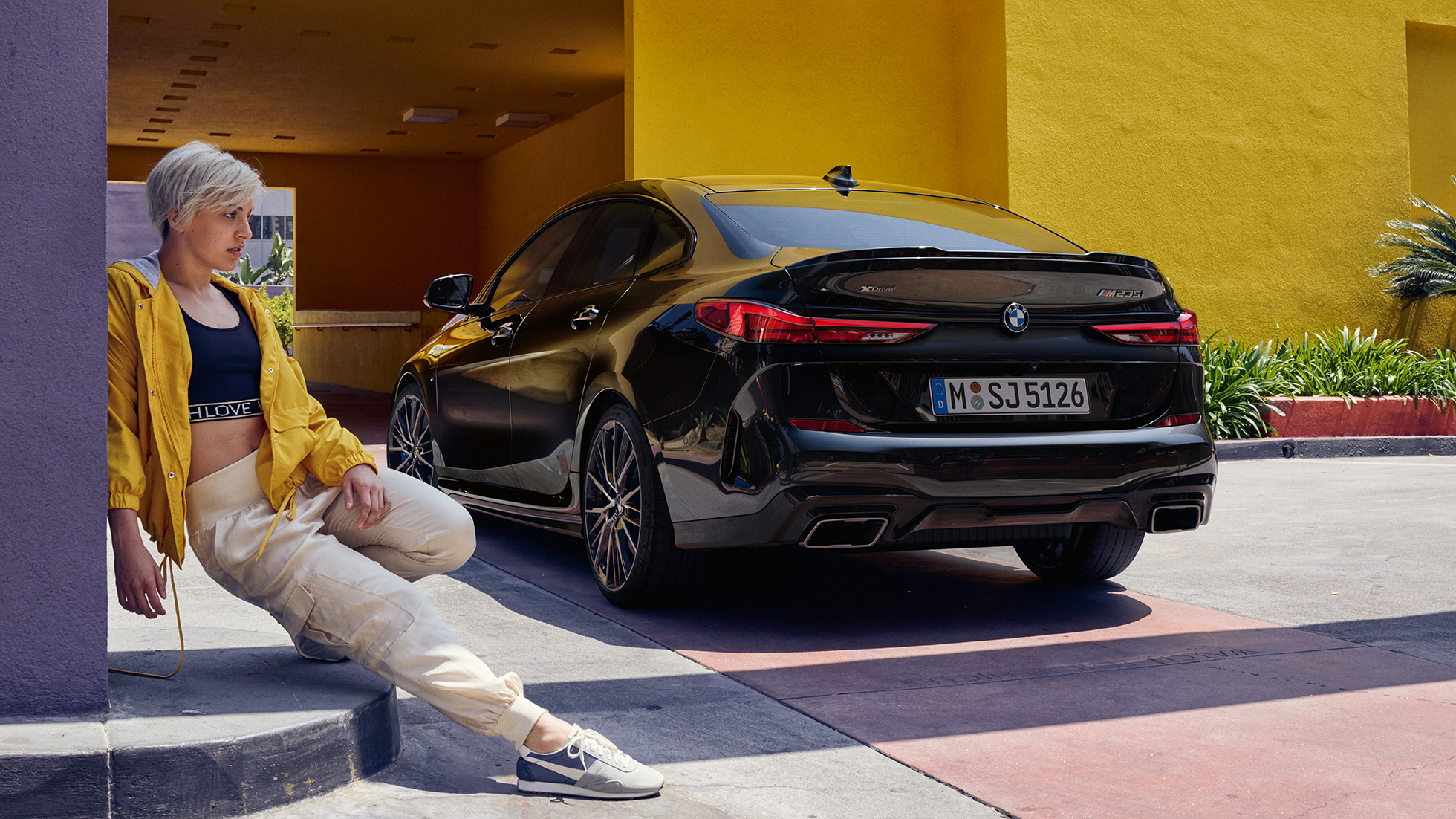 Peräosa, BMW M235i xDrive Gran Coupé Atleettinen peräosa, BMW M235i xDrive Gran Coupé 2020 metalliväri Black Sapphire F44, 3/4-näkymä perästä