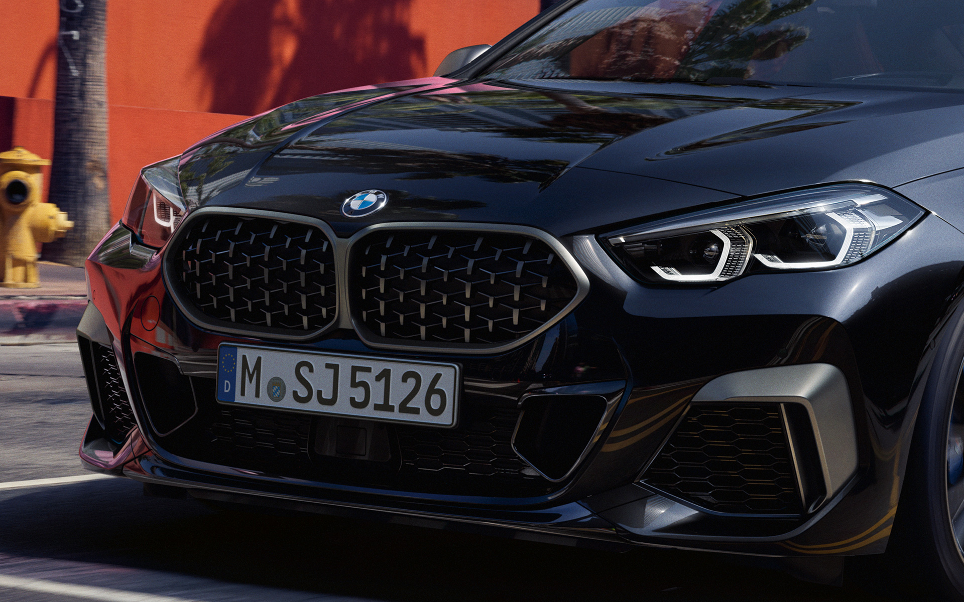 Keulan muotoilu, BMW M235i xDrive Gran Coupé F44 Keulan muotoilu, BMW M235i xDrive Gran Coupé F44 2020 metalliväri Black Sapphire, kolmen neljäsosan näkymä edestä