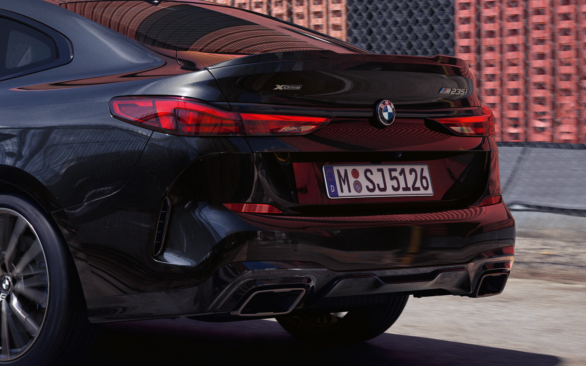Peräosa, BMW M235i xDrive Gran Coupé F44 Atleettinen peräosa, BMW M235i xDrive Gran Coupé F44 2020 metalliväri Black Sapphire, kolmen neljäsosan näkymä takaa