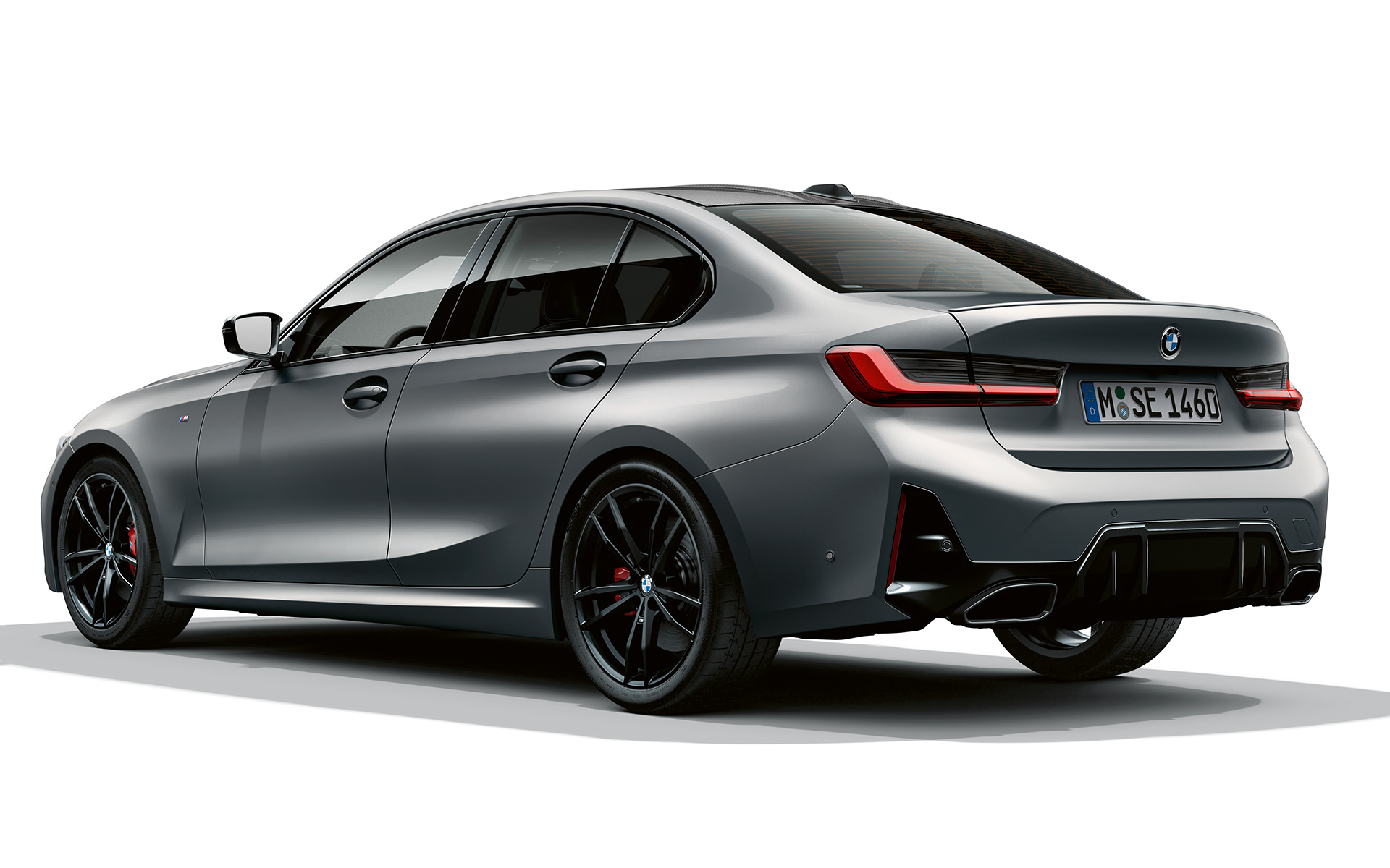 M takaspoileri BMW M340i xDrive Sedan G20 BMW M340i xDrive Sedan G20 BMW Individual Frozen Pure Grey -metalliväri, 3/4-näkymä takaa katsottuna, M takaspoileri