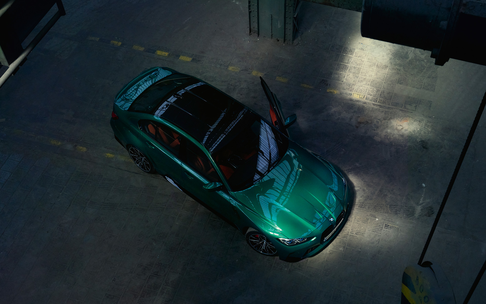 BMW M3 Sedan G80 2020 metalliväri Isle of Man Green, Carbon-katto lintuperspektiivistä