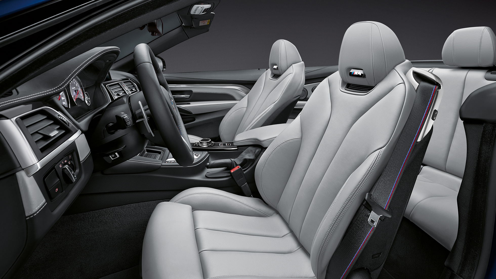 BMW M4 Cabrio, sisätila BMW M4 Cabrio, sisätila, ohjaamo