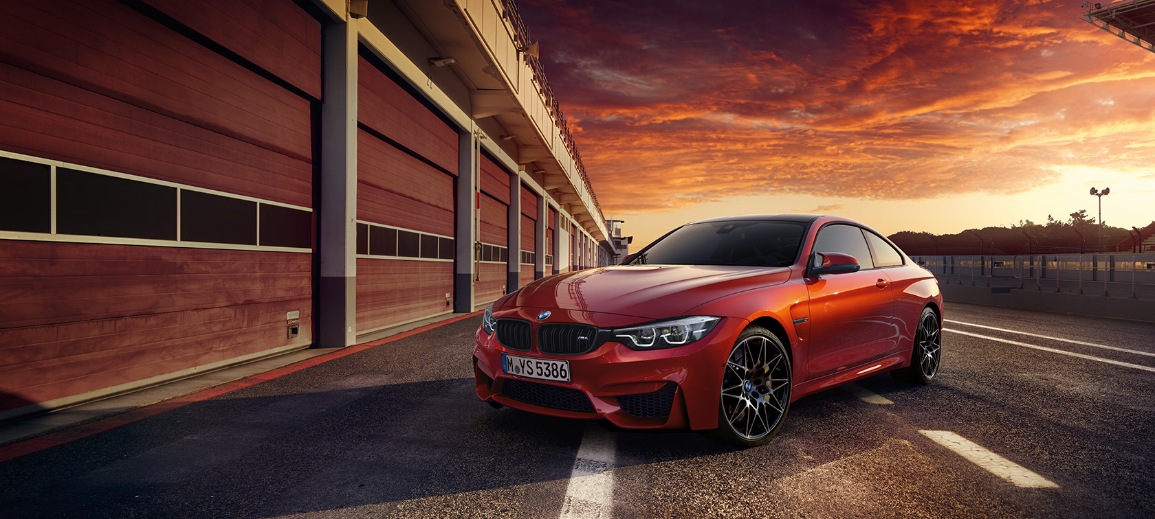 BMW M4 Coupé BMW M4 Coupé, yksityiskohdat ja varusteet