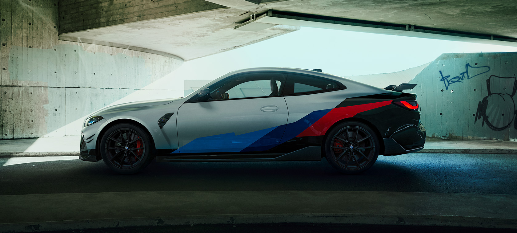 BMW M4, jossa BMW M Performance -osat BMW M4 Coupé G82 2020 BMW M4 Coupé G82 2020 sivunäkymä, jossa BMW M Performance -osat