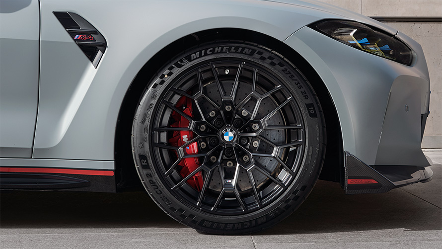 CSL:n ainutlaatuiset Ultra Track -renkaat ja kevytrakennevanteet, BMW M4 CSL G82 BMW M4 CSL G82 BMW Individual -erikoismetalliväri Frozen Brooklyn Grey, CSL:n ainutlaatuiset Ultra Track -renkaat ja kevytrakennevanteet