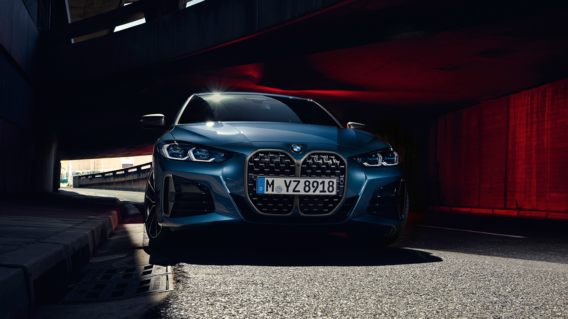 Kaksiosainen BMW-jäähdyttimensäleikkö, LED-ajovalot, BMW M440i xDrive Coupé G22 2020 BMW M440i xDrive Coupé metalliväri Arctic Race Blue G22 2020, näkymä keulasta, kaksiosainen BMW-jäähdyttimensäleikkö, LED-ajovalot