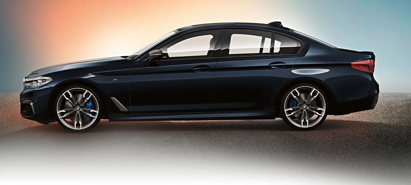 M5-autot, muotoilu. BMW M5 -autot M550i xDrive ja M550d xDrive, muotoilu.