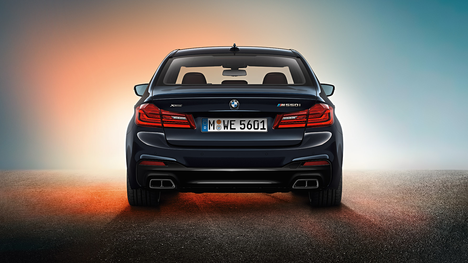 Takaosan muotoilu. BMW M550i ja BMW M550d, muotoilu, näkymä takaosasta.