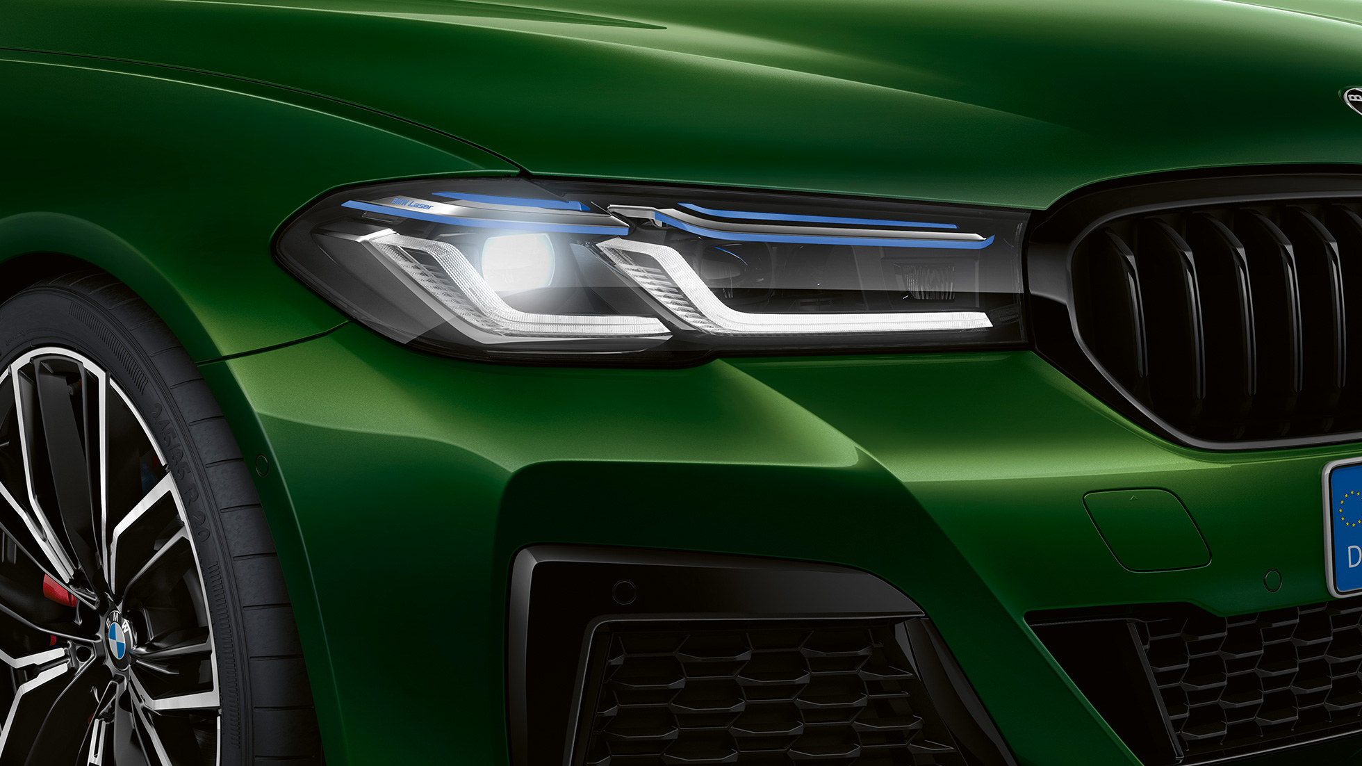BMW Individual Shadow Line -ajovalot BMW M550i xDrive Sedan G30 LCI Facelift 2020 BMW Individual Shadow Line -ajovalot BMW M550i xDrive Sedan G30 LCI Facelift 2020 BMW Individual metalliväri Verde Ermes lähikuva keulasta