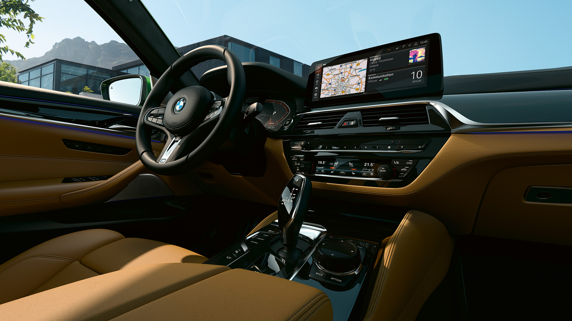 BMW M550i xDrive Sedan G30 LCI Facelift 2020 ohjaamo, jossa 12,3'' monitoiminäyttö BMW M550i xDrive Sedan G30 LCI Facelift 2020 ohjaamo, jossa 12,3'' monitoiminäyttö