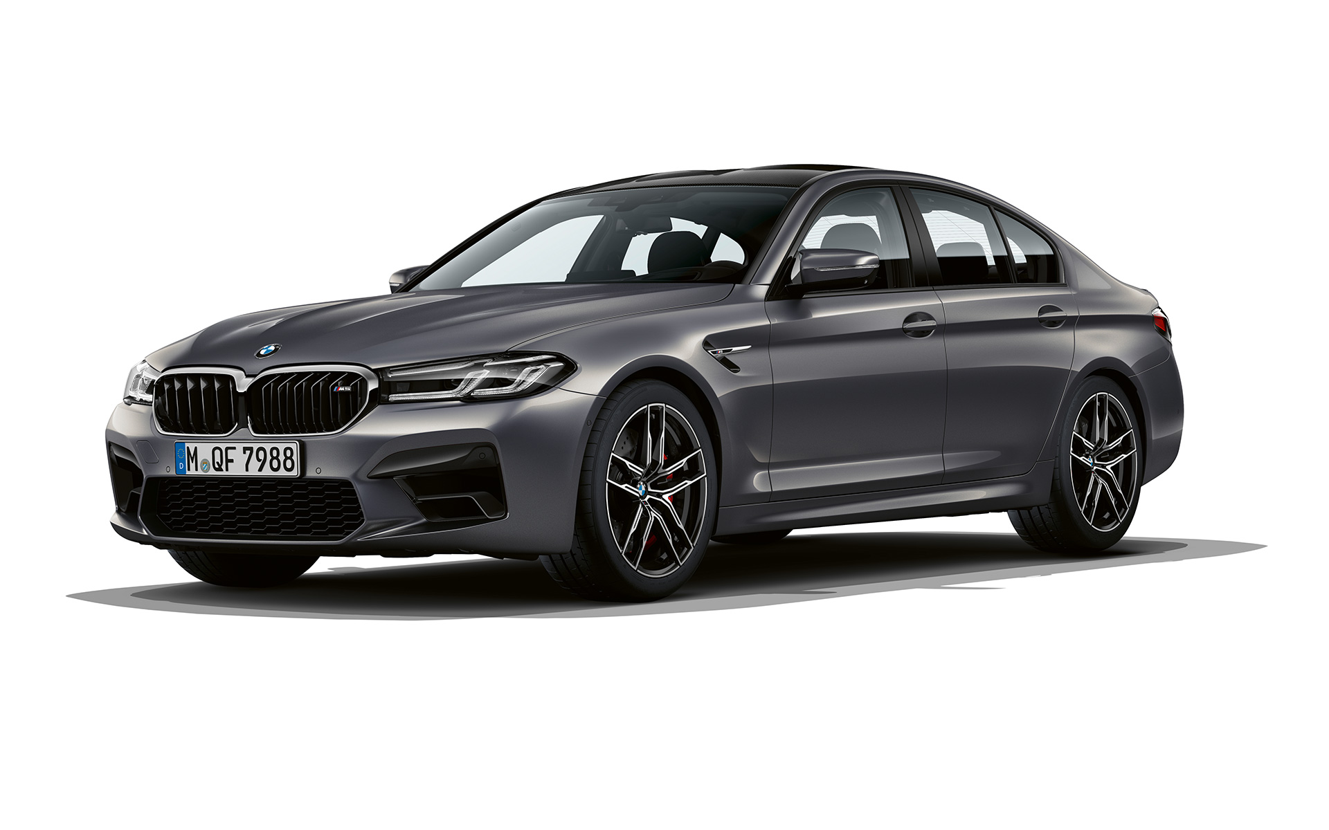 BMW M5 F90 LCI Facelift 2020 metalliväri Brands Hatch Grey kolmen neljäsosan näkymä keulasta