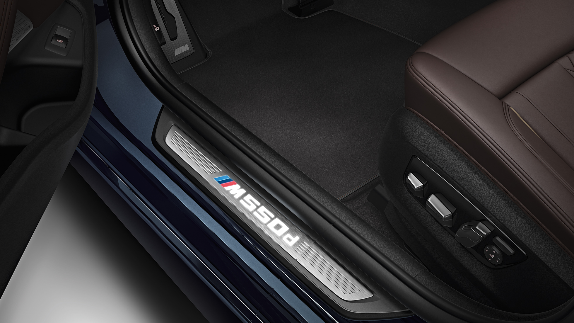 BMW M550d xDrive Touringin kynnyslista Kynnyslista, BMW M550d xDrive Touring G31, sisätila