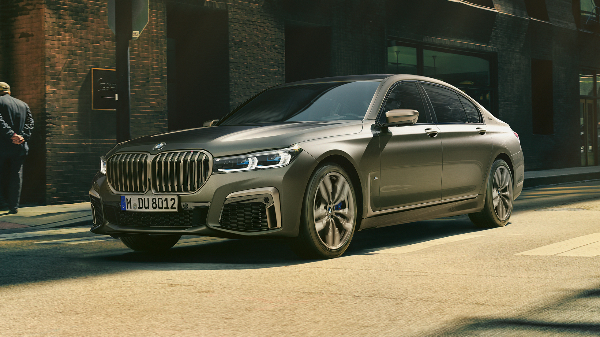 Ulkopuolen muotoilu BMW M760Li xDrive Sedan, ulkopuolen muotoilu