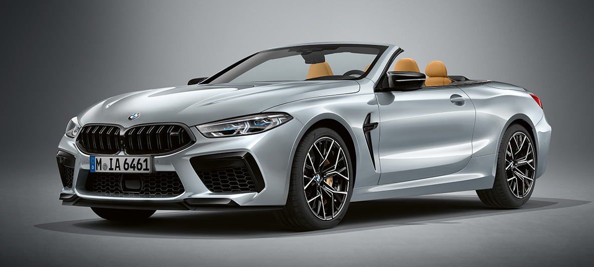 BMW Individual M8 Cabrio metallivärissä BMW Individual Pure Metal Silver. BMW Individual M8 Cabrio metallivärissä BMW Individual Pure Metal Silver, 3/4-näkymä edestä.