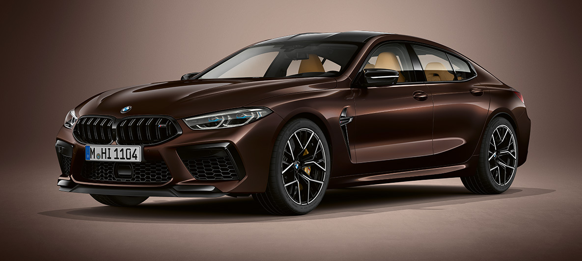 BMW M8 Competition Gran Coupé, BMW Individual -metalliväri Almandine Brown BMW M8 Competition Gran Coupé, 3/4 keulasta, F93 2020 BMW Individual -metalliväri Almandine Brown, 3/4-näkymä keulasta