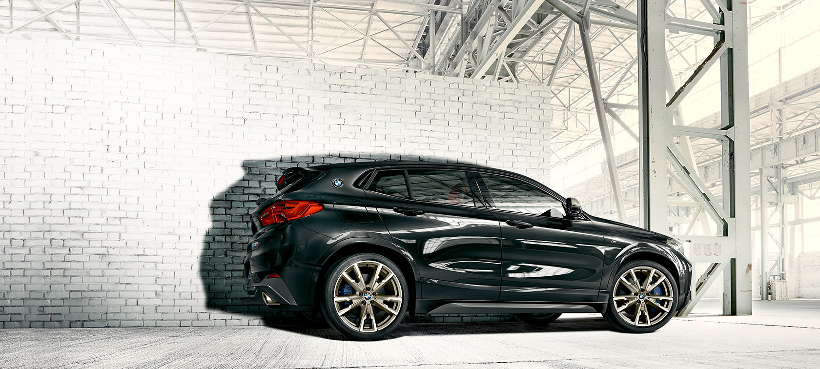 Sivukuva, BMW X2 M35i (F39) Sivukuva, BMW X2 M35i (F39) metalliväri Black Sapphire