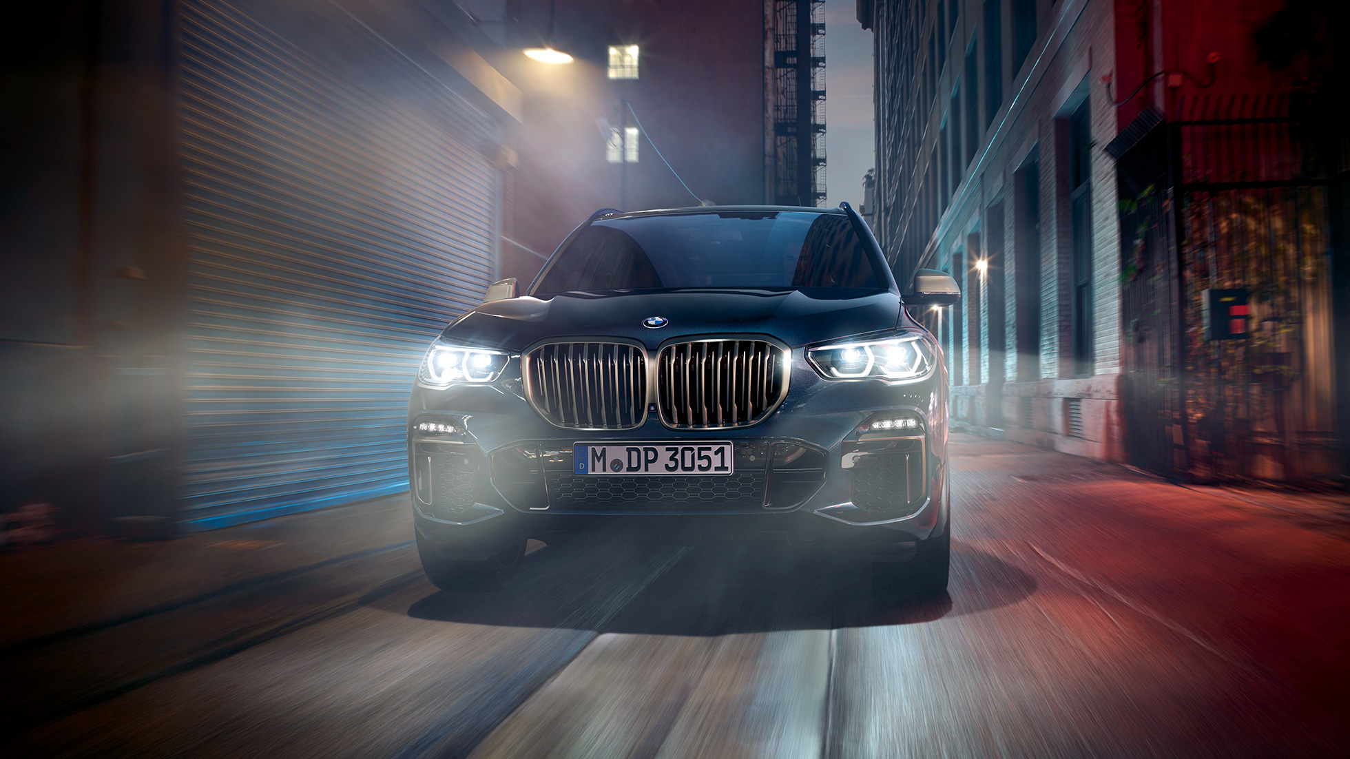 Kaksiosainen BMW-jäähdyttimensäleikkö, BMW X5 M50i ja M50d Kaksiosainen, Cerium Grey -värinen BMW-jäähdyttimensäleikkö, BMW X5 M50i ja M50d G05 Carbon Black -metalliväri, näkymä keulasta