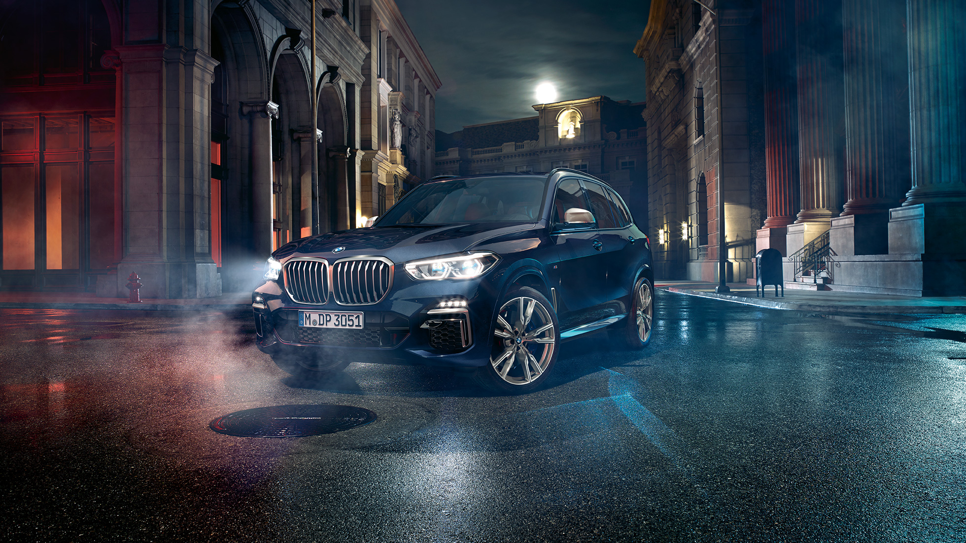 Ajovalot, BMW X5 M50i ja M50d Ajovalot, joissa on X-laservalot, BMW X5 M50i ja M50d G05 Carbon Black -metalliväri, 3/4-näkymä keulasta