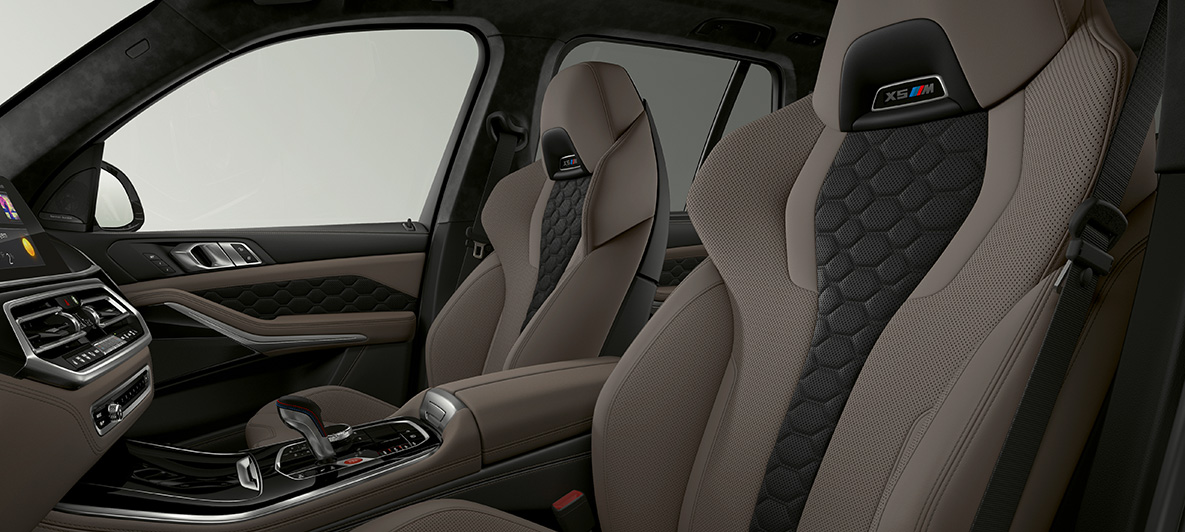 M monisäätöistuimet, BMW X5 M F95 M monisäätöistuimet, joissa valaistu X5 M -logo, BMW X5 M F95 2020 SUV, sisätila
