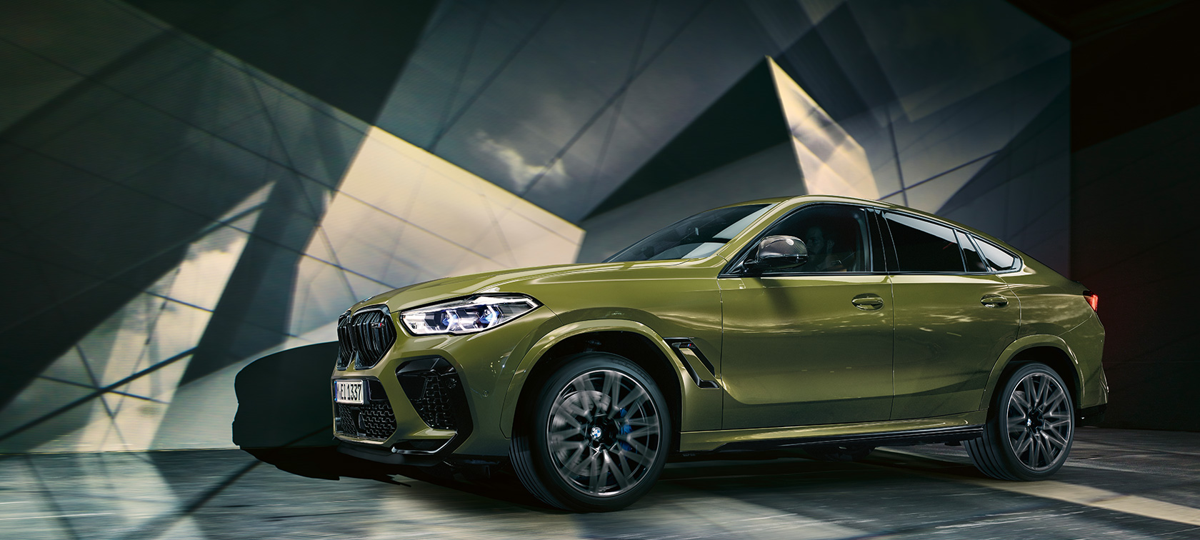 Uudet BMW X6 M -autot Uudet BMW X6 M -autot, BMW Individual -erikoisväri Urban Green F96 2020