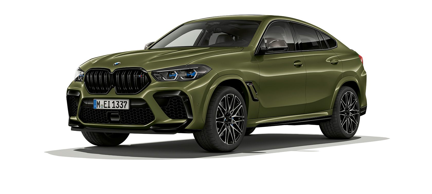 BMW X6 M Competition, kolmen neljäsosan sivunäkymä, F96 BMW X6 M Competition F96 2020 SUV BMW Individual -erikoisulkoväri Urban Green, kolmen neljäsosan sivunäkymä