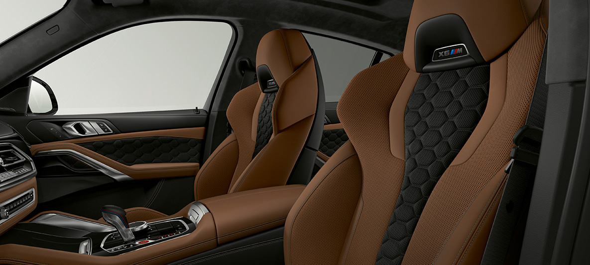 BMW X6 M:n (F96) M monisäätöistuimet M monisäätöistuimet, joissa X6 M -logo, BMW X6 M F96 2020 SUV, sisätila