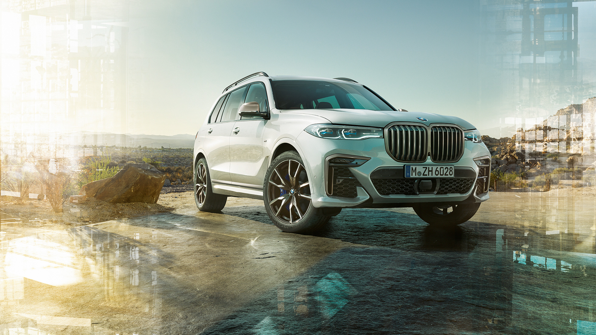 BMW X7 M -auto, 3/4-näkymä edestä BMW X7 M -auto, Mineral White, pysähtyneenä, 3/4-näkymä edestä, G07, 2019