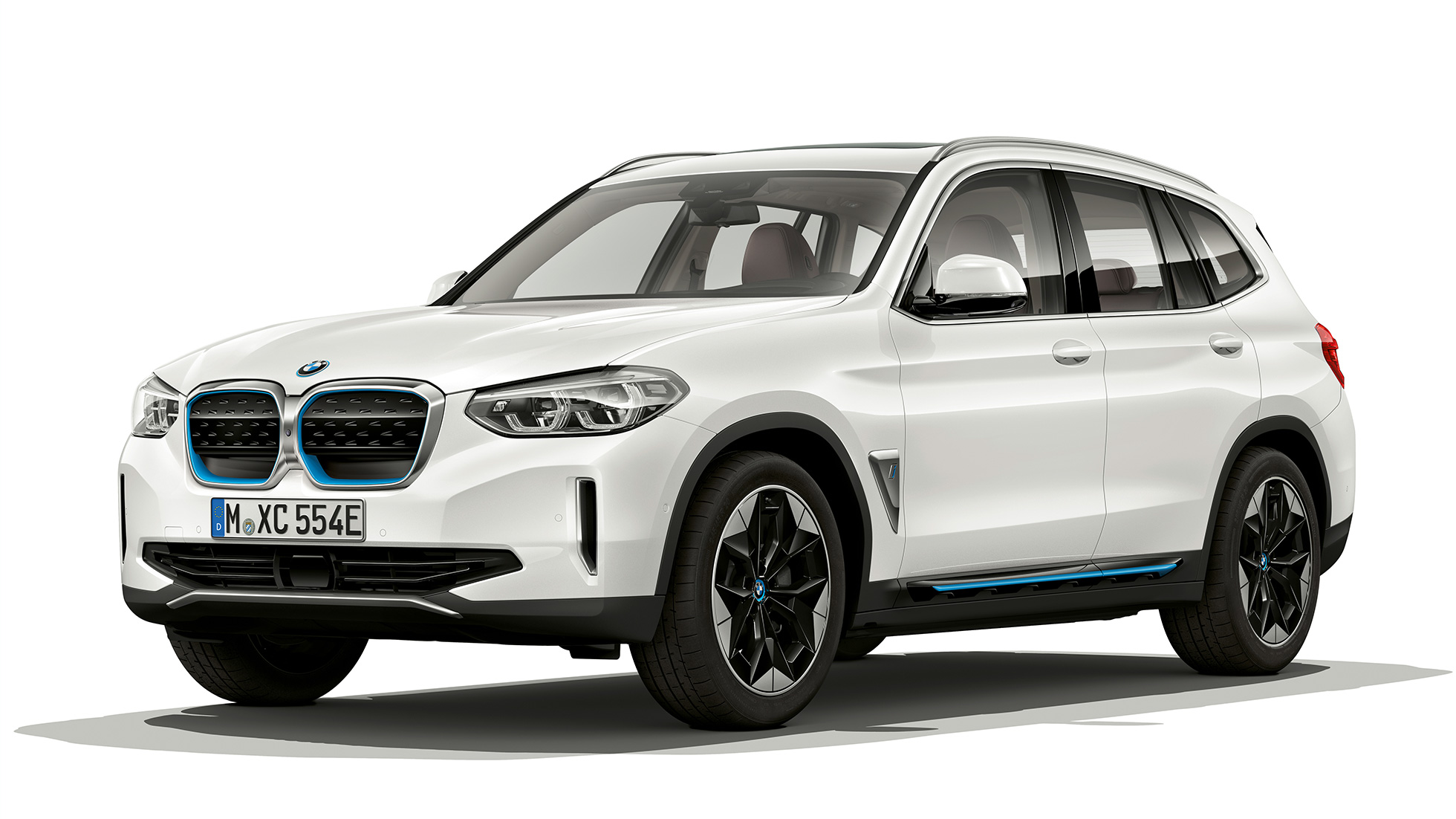 BMW iX3 G08, Impressive-varustelu, kolmen neljäsosan näkymä keulasta BMW iX3 G08 2020, Impressive-varustelu, metalliväri Mineral White, kolmen neljäsosan näkymä keulasta