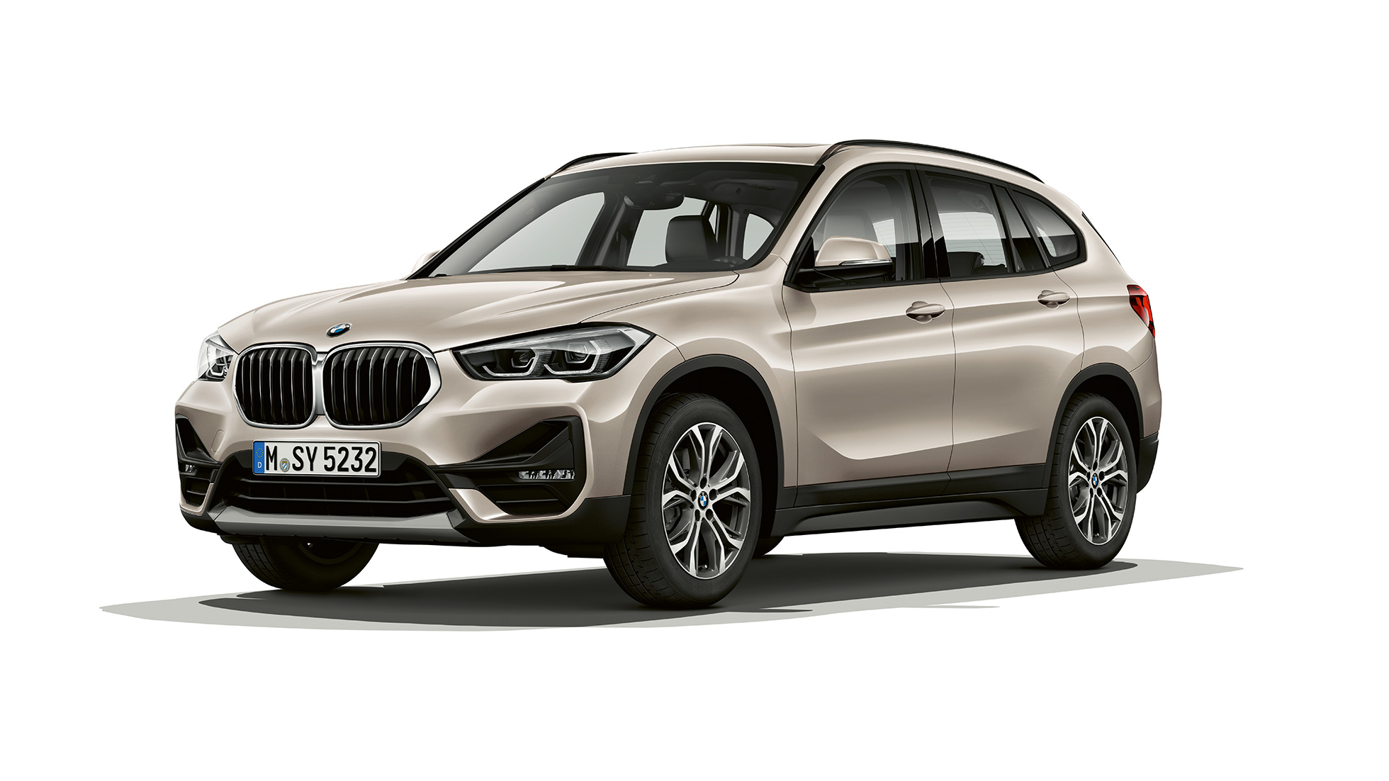 BMW X1, Business-varustelu, 3/4-näkymä edestä. BMW X1, Business-varustelu, 3/4-näkymä edestä, studiokuva.