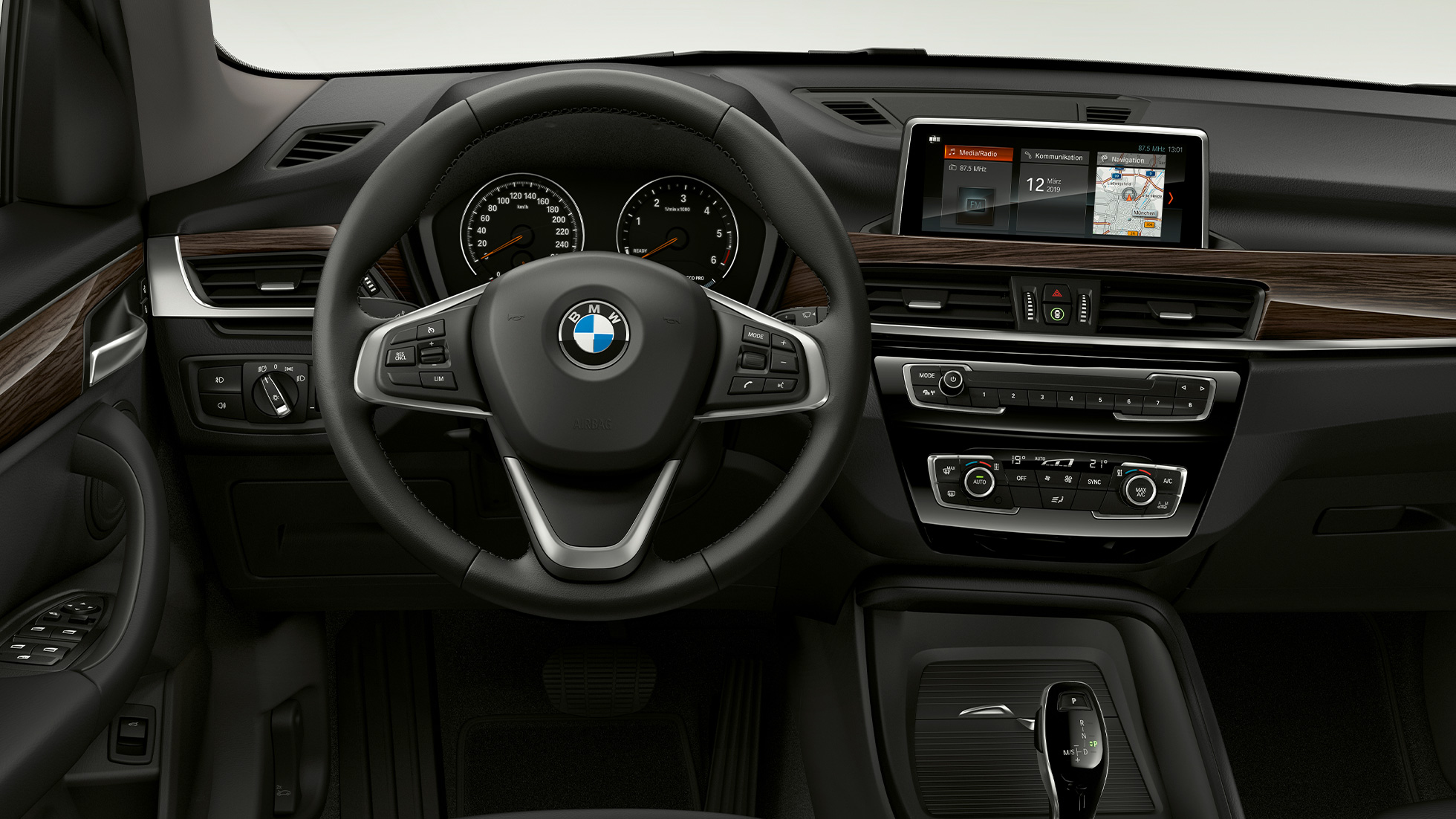 BMW X1, Business-varustelu, sisätila. BMW X1, Business-varustelu, sisätila, kuva ohjaamosta.