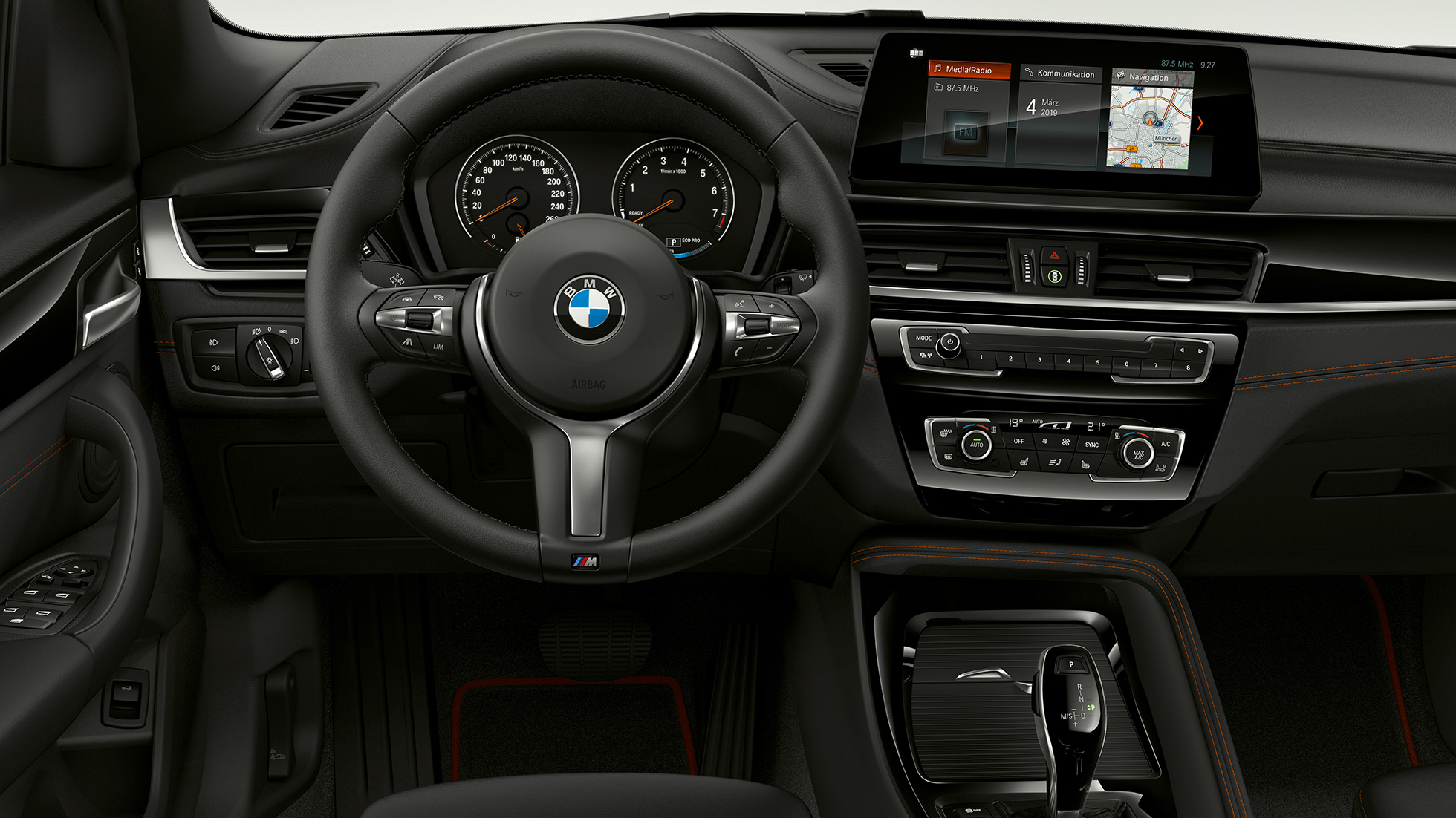 BMW X1, Business Sport, sisätila. BMW X1, Business Sport, sisätila, kuva ohjaamosta.
