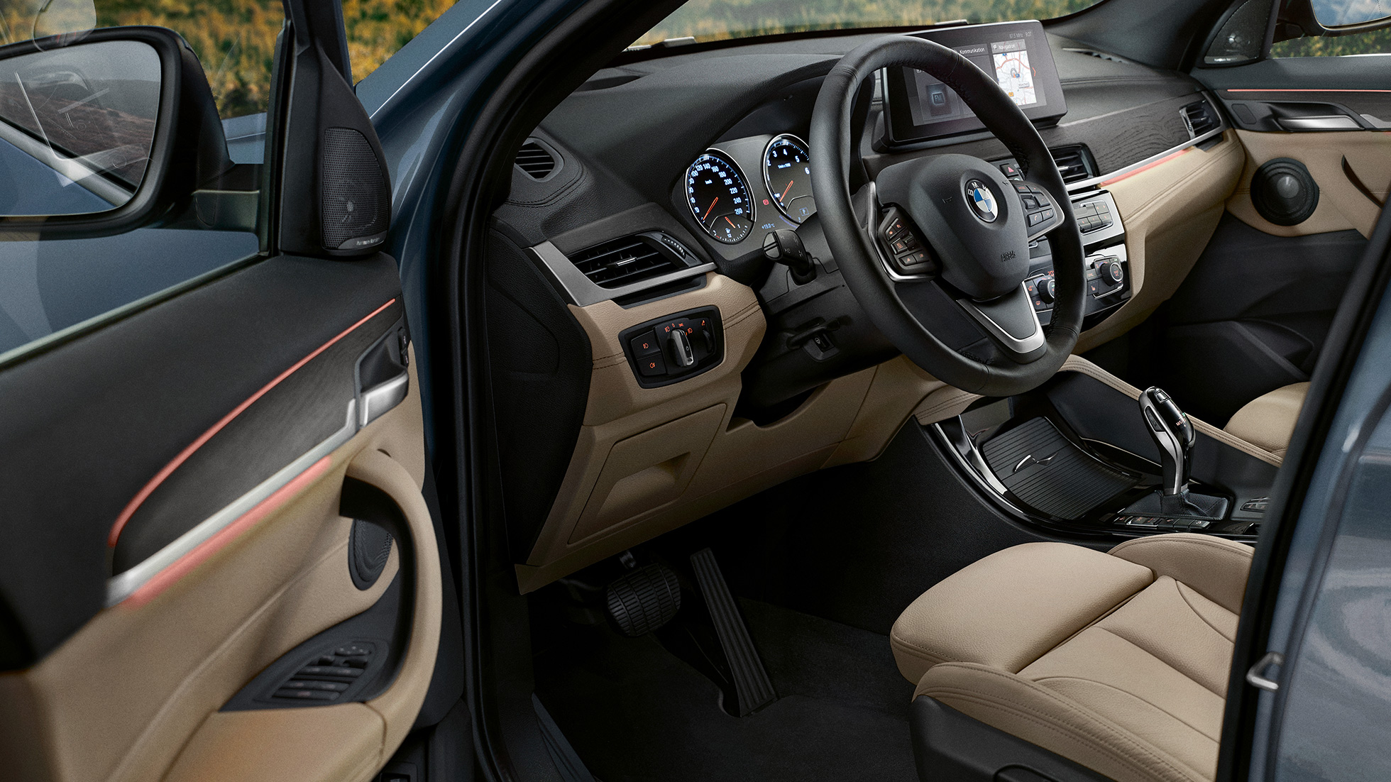 BMW X1, sisätila BMW X1, sisätila, kuva monitoimiohjauspyörästä