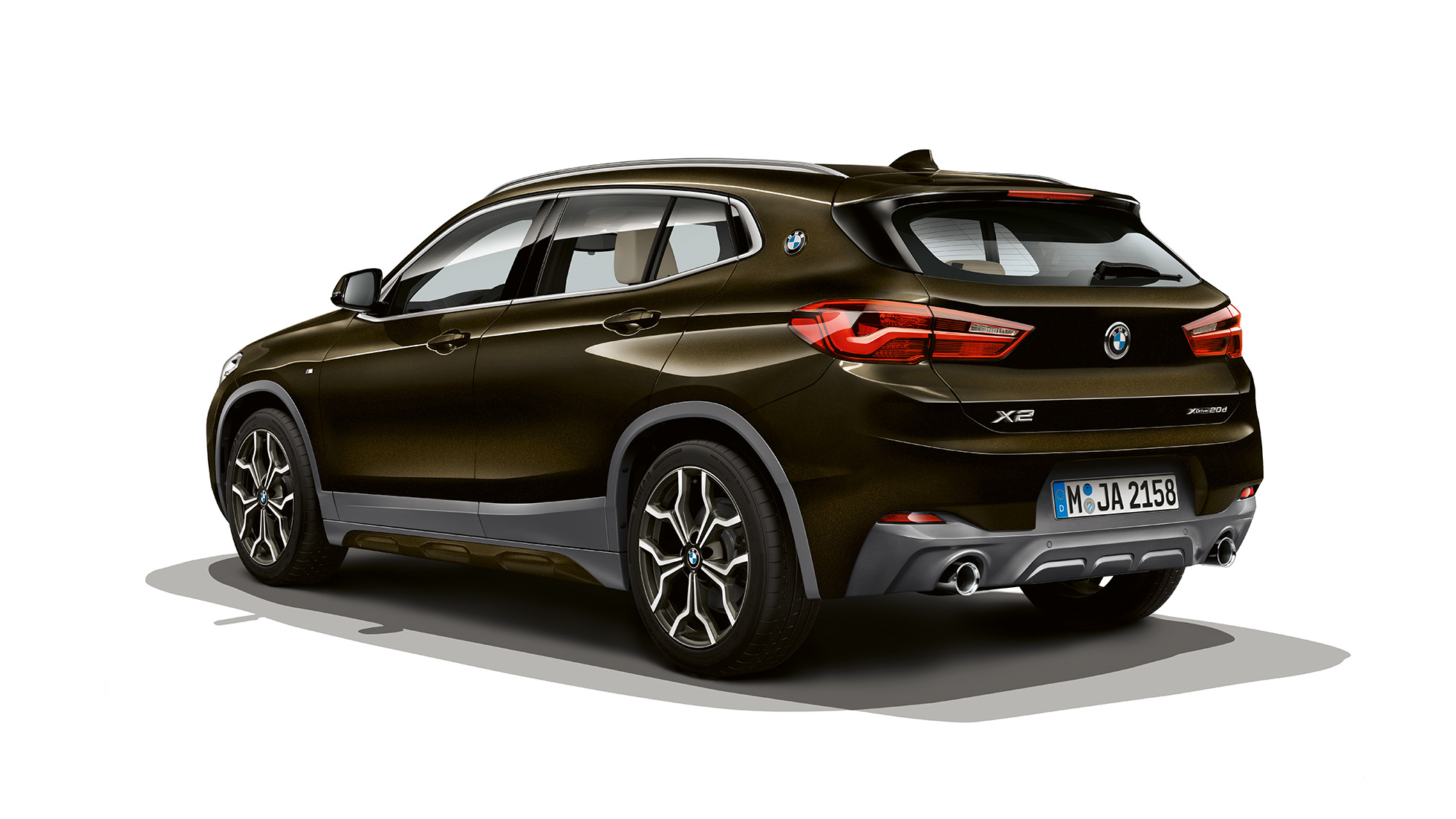 Kolmen neljäsosan näkymä edestä, BMW X2 sDrive20i Business M Sport X BMW X2 sDrive20i Business M Sport X 2018 F39 Sparkling Storm Brilliant Effect kolmen neljäsosan näkymä edestä