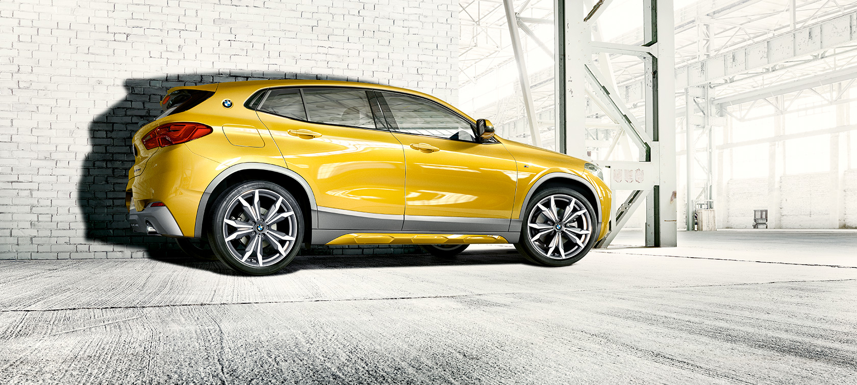 Kolmen neljäsosan näkymä edestä, BMW X2 F39 Kolmen neljäsosan näkymä edestä, BMW X2 F39 2020 Brooklyn Grey