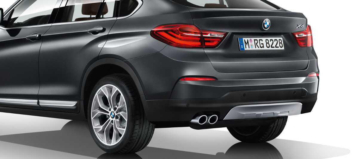 BMW X4 Business xLine takaviistosta BMW X4 Business xLine takaviistosta