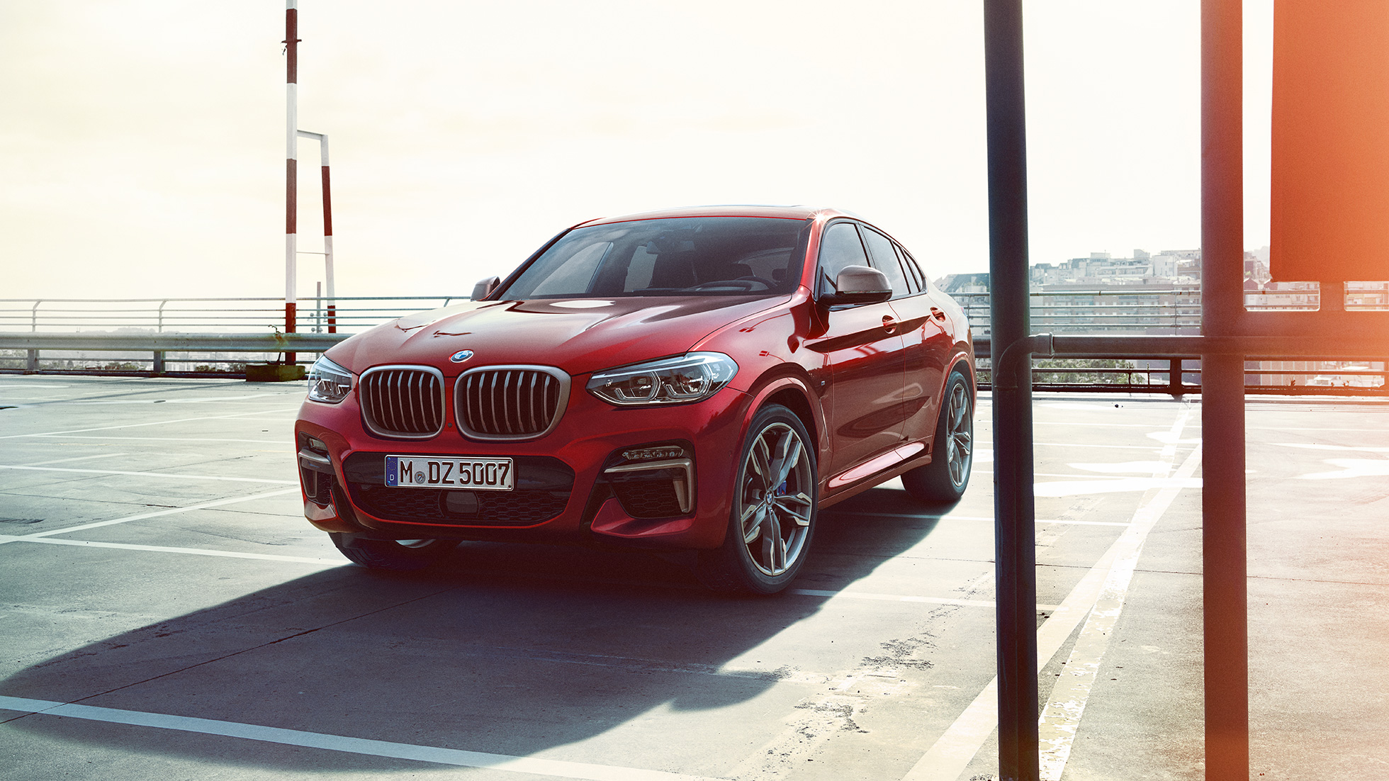 BMW X4, ulkopuoli BMW X4 M40i G02 2018 Flamenco Red Brilliant Effect, kolmen neljäsosan näkymä etuosasta