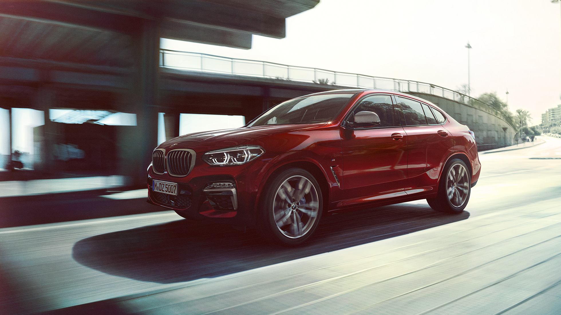 Dynaaminen keula, BMW X4 BMW X4 M40i G02 2018 Flamenco Red Brilliant Effect, kolmen neljäsosan näkymä etuosasta