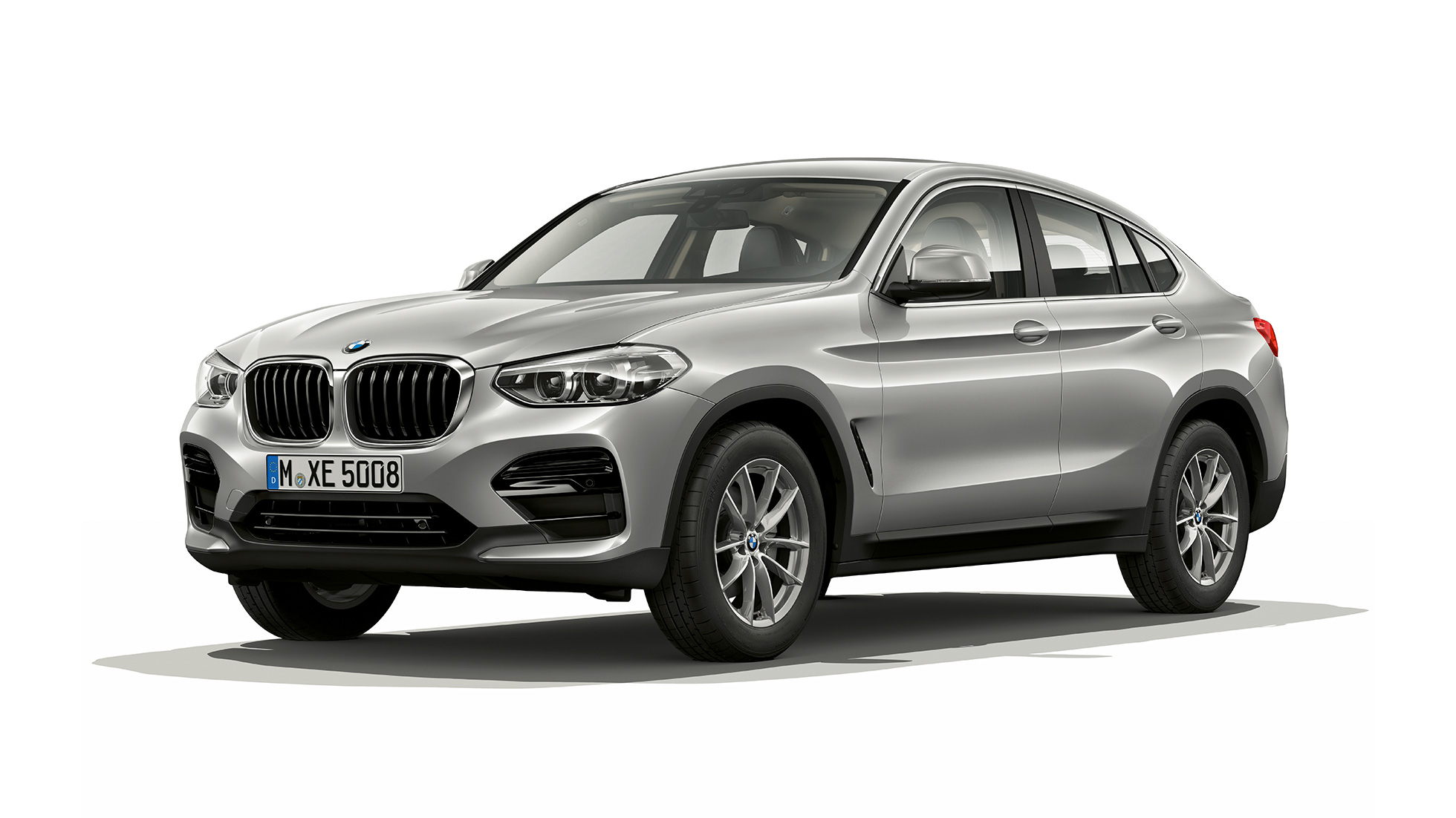 Kolmen neljäsosan näkymä etuosasta, BMW X4 Business-varustelu BMW X4 xDrive20d Business-varustelu G02 2018 Glacier Silver, kolmen neljäsosan näkymä etuosasta