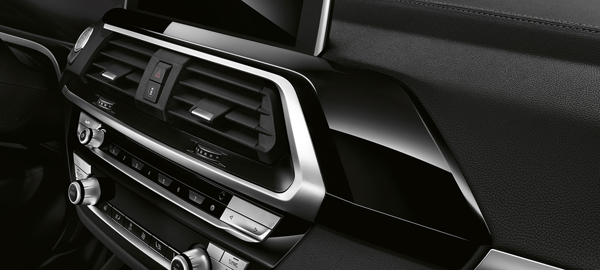BMW Individual -sisäkoristelistat Piano Finish Black, BMW X4 BMW Individual -sisäkoristelistat Piano Finish Black, BMW X4 G02 2018, sisätila
