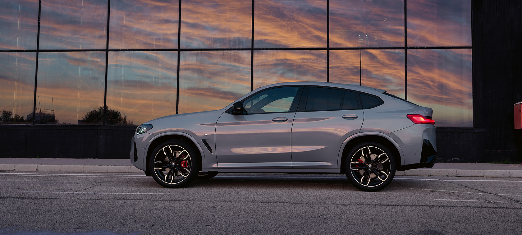BMW X4 G02 Brooklyn Grey sivunäkymä 2021