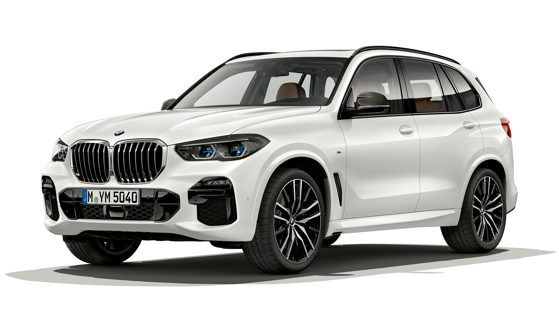Business M Sport, BMW X5 xDrive40i, kolmen neljäsosan näkymä etuosasta Business M Sport, BMW X5 xDrive40i G05 2018 metalliväri Mineral White, kolmen neljäsosan näkymä etuosasta