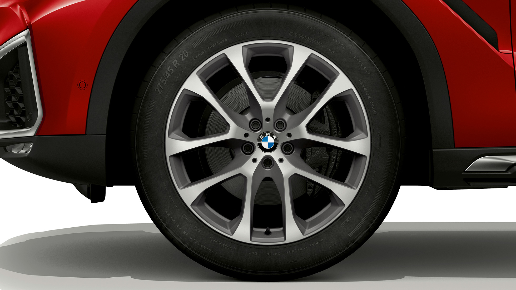 BMW X6, jossa BMW Business xLine, kevytmetallivanne. BMW X6, jossa BMW Business xLine, kuva kevytmetallivanteesta.